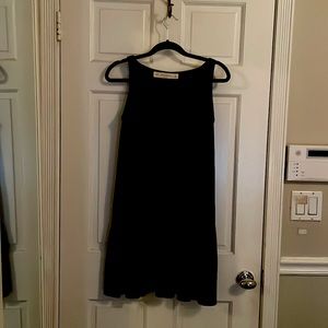 Black classic dress ! Perfect for a dinner or to go to the office